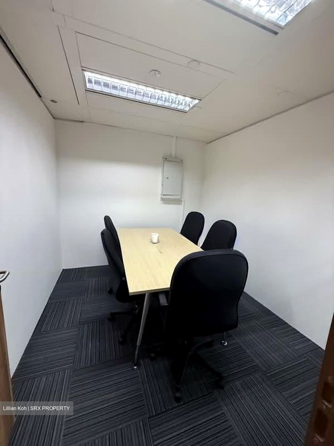 Odeon Towers (D7), Office #544648711